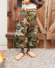 Load image into Gallery viewer, Camo Parachute Twill Pant